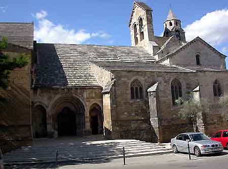 Valréas: église.